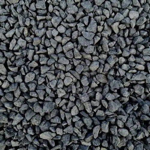 Gravier noir d�coratif utilis� pour des projets d'am�nagement paysager et de d�coration ext�rieure en stock chez Aubagne Mat�riaux