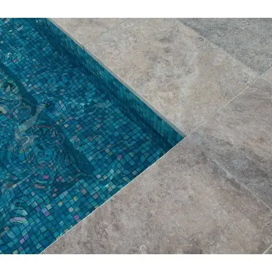 Margelles de piscines travertin classique mix en stock sur Aubagne et alentours