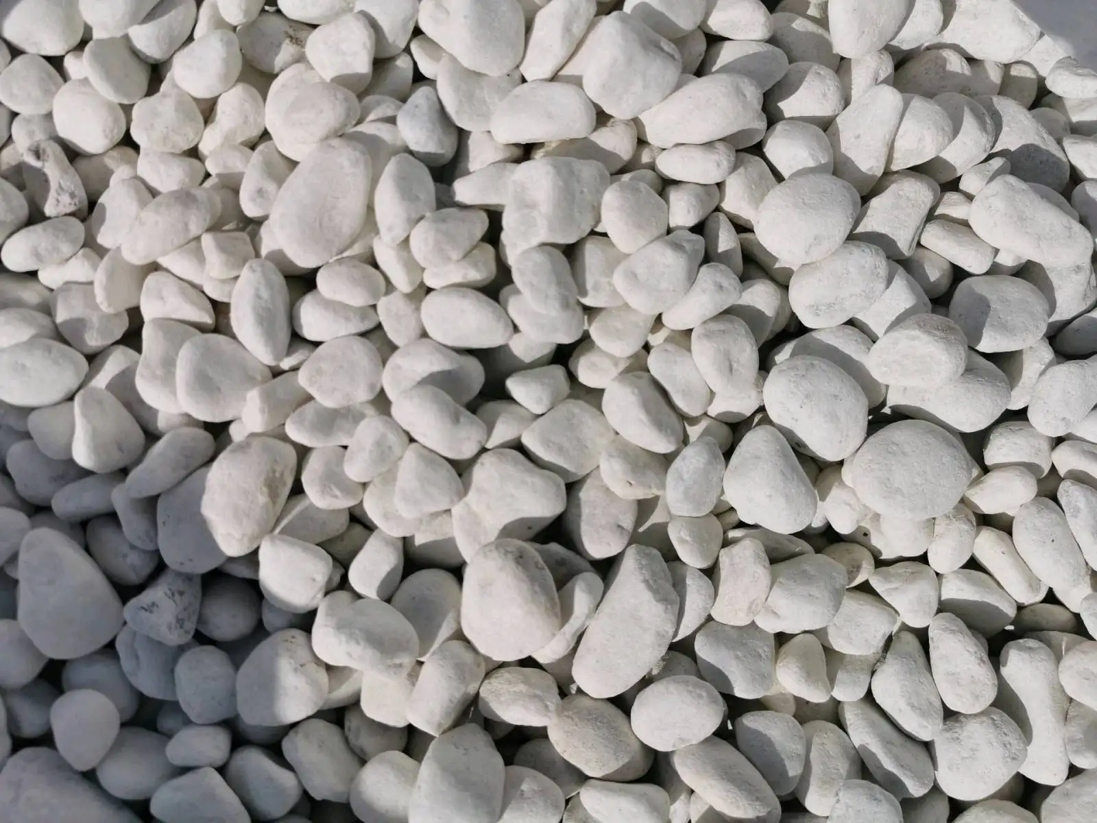 Gravier roul� marbre blanc pur en stock permanent � Aubagne et ses alentours