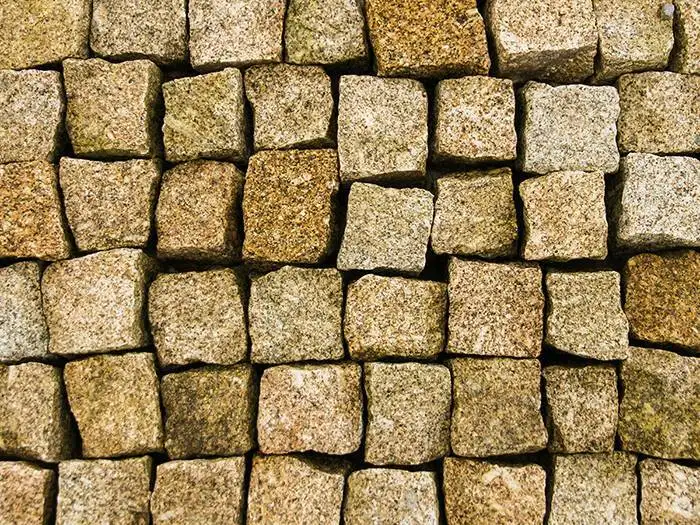 Pav� en granit jaune pour cr�ation d'all�es de jardin en stock sur Aubagne