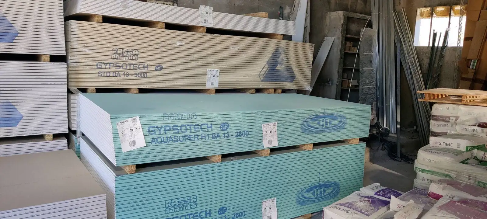 Placo hydrofuge ba13 gypsotech aquasuper pour doubler vos murs et gagner en r�sistance et �liminer l'humidit� en stock permanent chez Aubagne mat�riaux