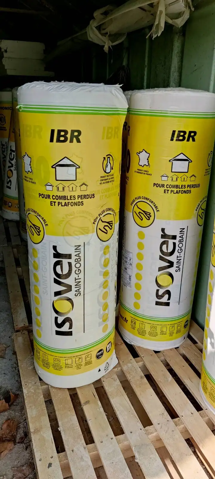 Laine de verre de plafond et isolation de combles perdus isover de Saint-Gobain chez Aubagne Mat�riaux