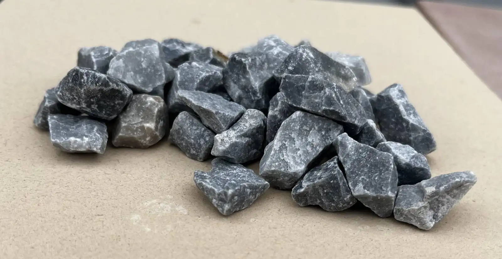 Gravier gris bleut� concass� parfait pour vos jardins